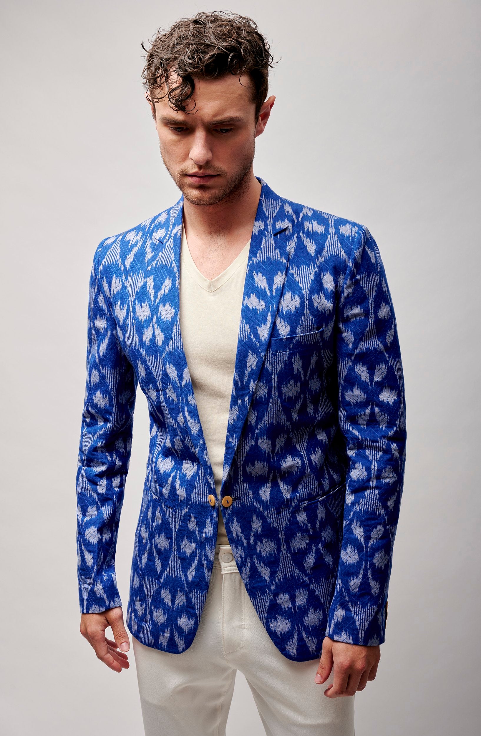 Model wearing a Ikat blazer made with organic cotton. Artisan-crafted and hand-stitched for a unique, sustainable fashion statement.