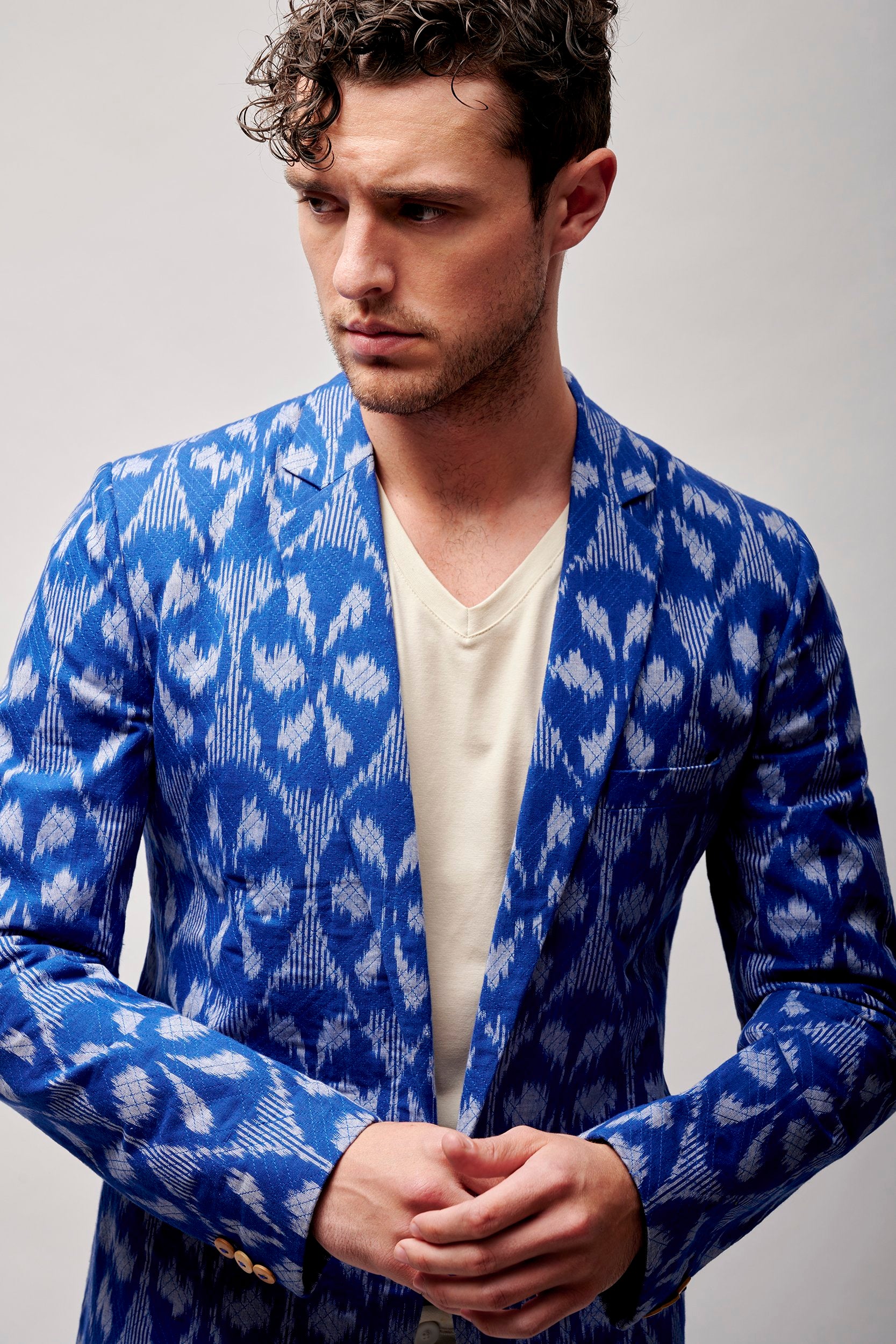 Model wearing a Ikat blazer made with hand-woven organic cotton. Artisan-crafted and hand-stitched for a unique, sustainable fashion statement.